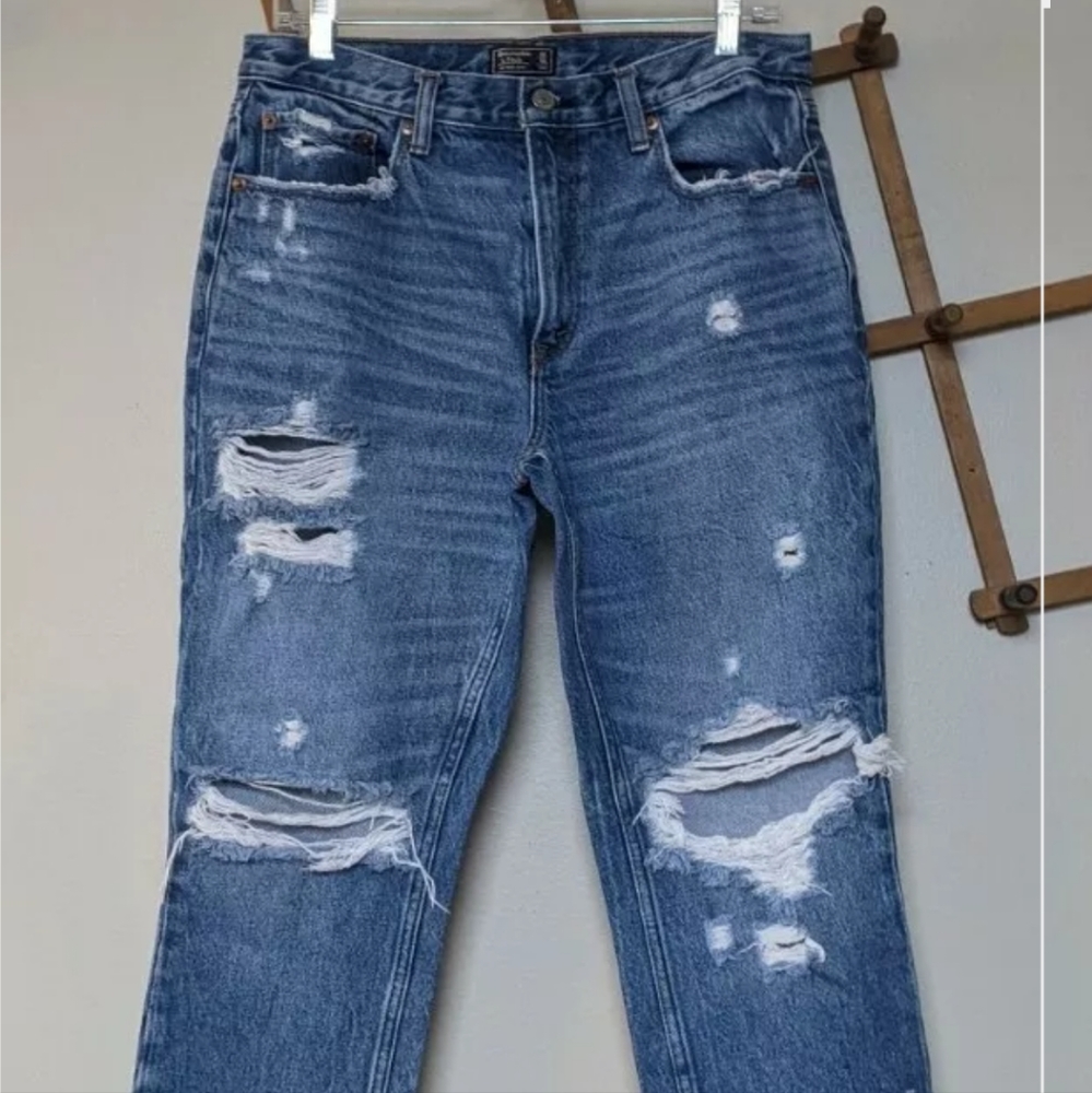 Abercrombie & Fitch mom jeans size 30 / 10 short.